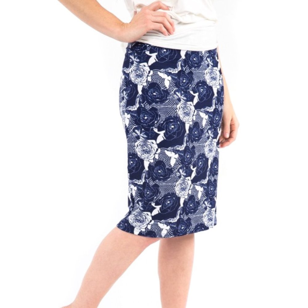 AGNES & DORA Navy Blue Floral Pencil Skirt